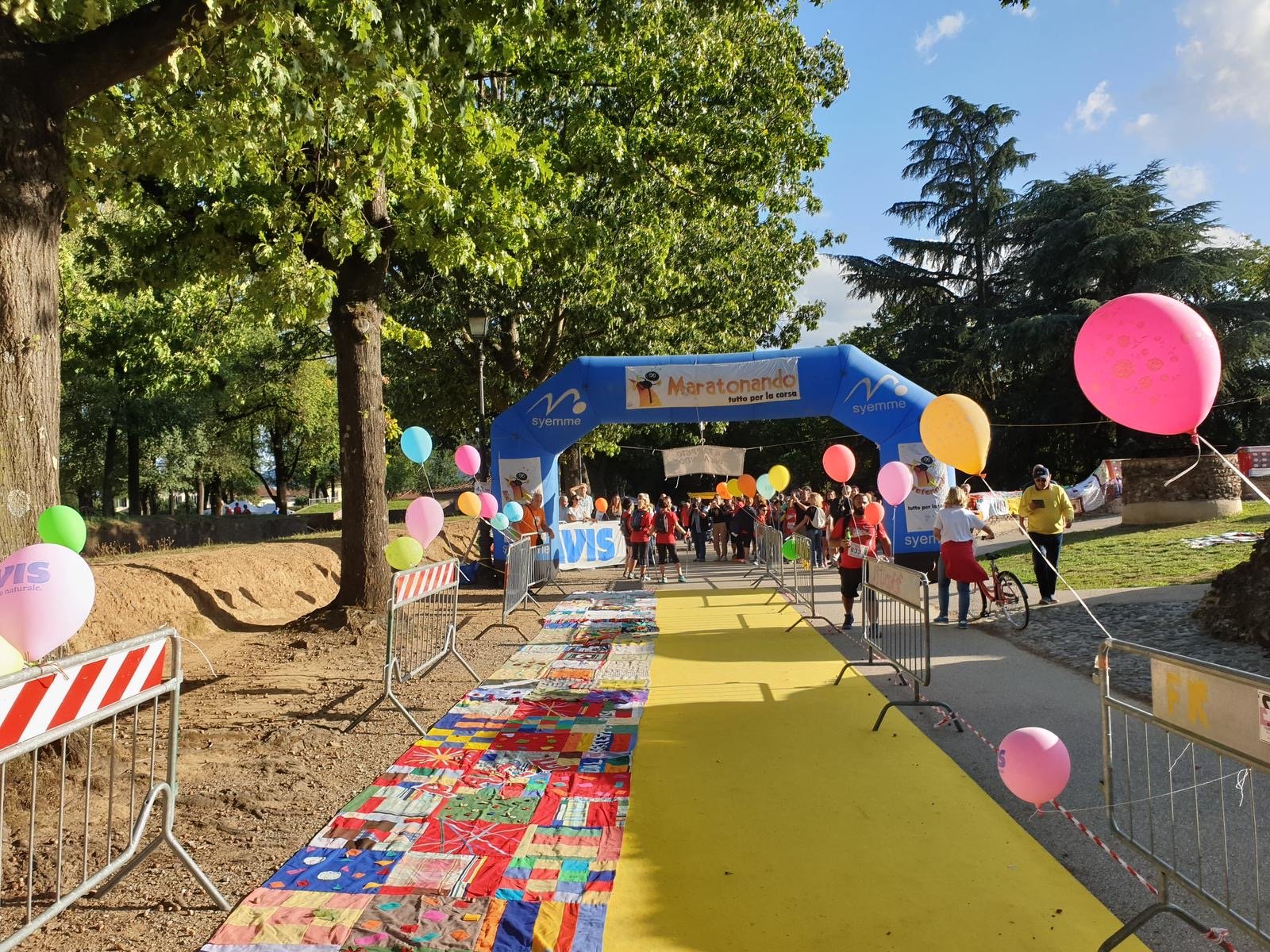 Partecipanti alla Francigena Tuscany Marathon lungo il percorso